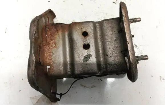 Front bumper mounting bracket