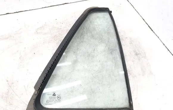 Hyundai Pony Rear vent window glass DOT398M32AS2 43R001234