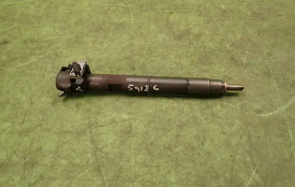 KIA Venga Fuel injector 338002A760