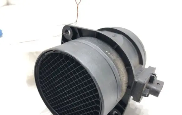 Volkswagen PASSAT B7 Mass air flow meter