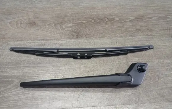 Rear wiper blade arm
