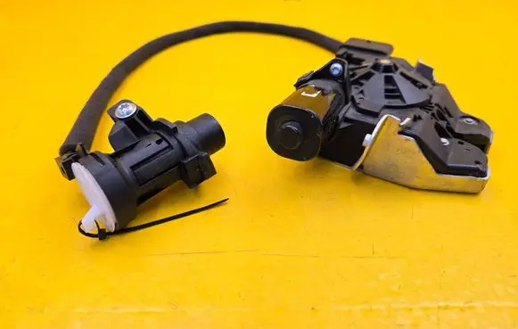 Mercedes-Benz S W222 Tailgate/trunk/boot lock/catch/latch A2317500085