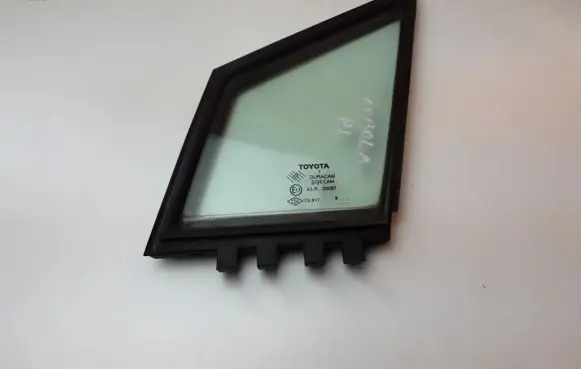 Toyota Corolla Verso AR10 Front triangle window/glass 682160F010