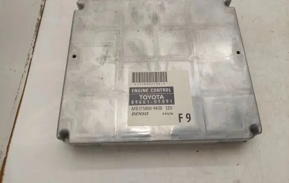 Toyota Corolla Verso AR10 Engine control unit/module 896610F091 MB1758009430