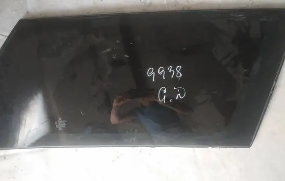 Mitsubishi Grandis Rear side window as2