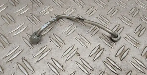 Toyota RAV 4 (XA40) Fuel injector supply line/pipe 