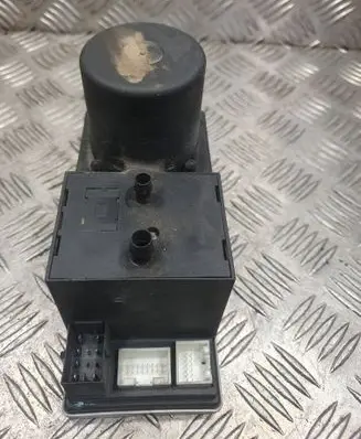 Audi A3 S3 8L Central locking vacuum pump 8L0862257L