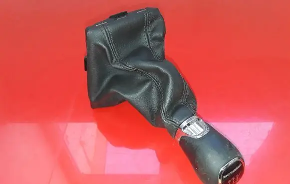 Skoda Octavia Mk3 (5E) Gear lever shifter trim leather/knob 5E1711120