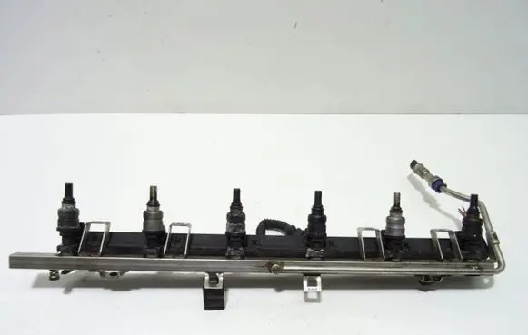 BMW M5 Fuel injector supply line/pipe 