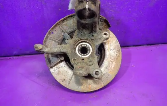 Volkswagen Touran I Front wheel hub spindle knuckle