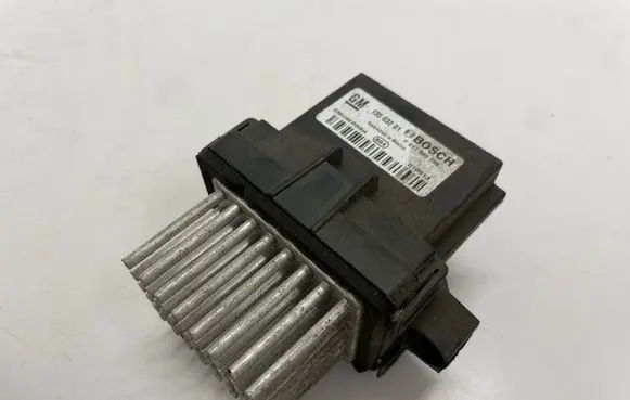 Opel Astra J Heater blower fan relay 13503201