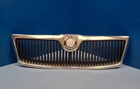 Skoda Octavia Mk2 (1Z) Front bumper upper radiator grill 1Z0853668