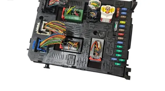 Peugeot 3008 I Fuse module 9664059080 281201930C 281208364