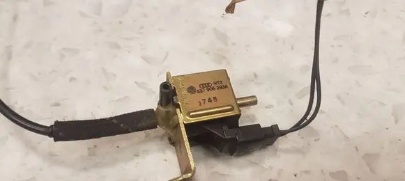 Audi A4 S4 B5 8D Turbo solenoid valve 437906283A