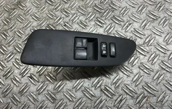 Toyota Auris 150 Electric window control switch