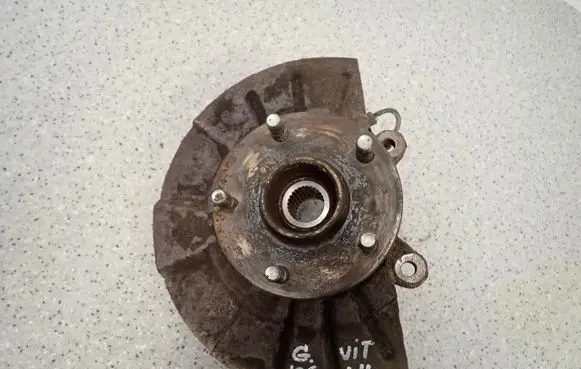 Suzuki Grand Vitara II Front wheel hub spindle knuckle 