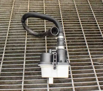 Maserati GranTurismo Other engine bay part 0261222018