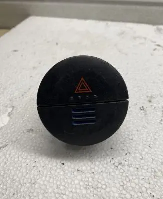 Nissan X-Trail T30 Hazard light switch 06016