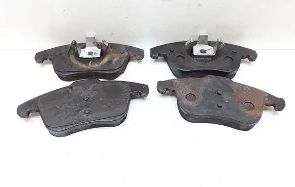 Volvo V70 Brake pads (front) 