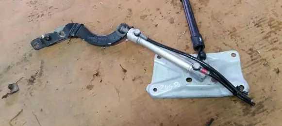Mercedes-Benz ML W164 Tailgate hinge A1647400014