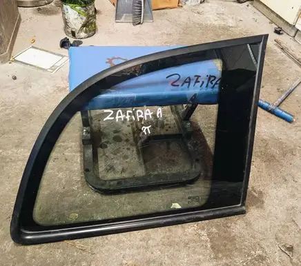 Opel Zafira A Side middle window/glass 