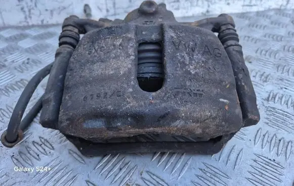 Front brake caliper