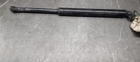 BMW 7 E38 Tailgate strut 8171480
