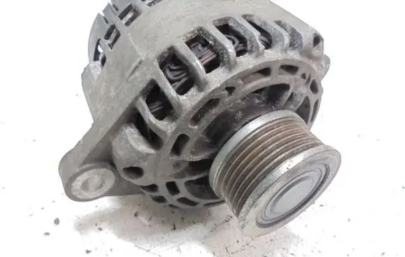 Opel Astra H Generator/alternator YM13117340