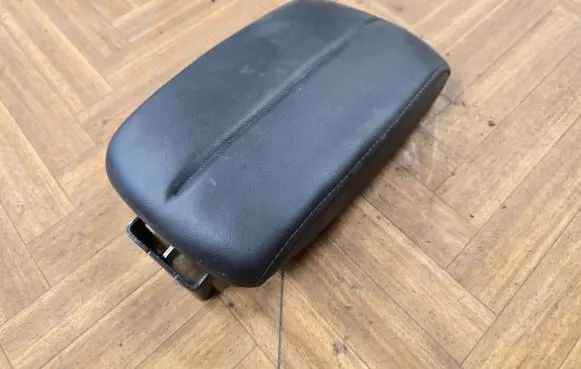 Mazda CX-7 Armrest