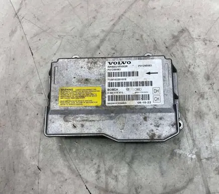 Volvo V70 Airbag control unit/module P31295083 0285010573 T108102201016