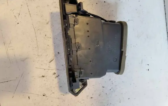 BMW 5 E60 E61 Dash center air vent grill 64226910731