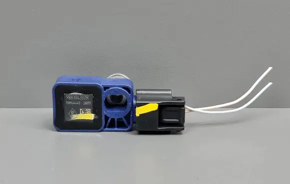 Dacia Sandero Airbag deployment crash/impact sensor 5WK44443 988304337R 8395060000