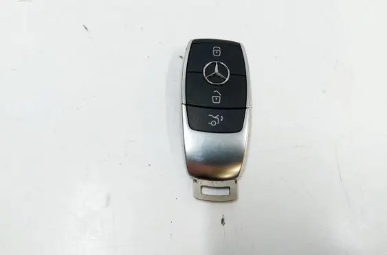 Mercedes-Benz CLA C118 X118 Ignition key/card A1779056704