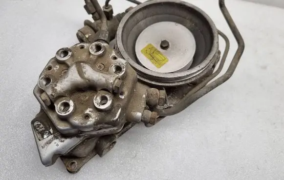 Audi 100 200 5000 C3 Fuel distributor 034133353C