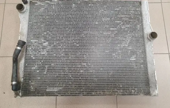 BMW 7 F01 F02 F03 F04 Coolant radiator 7570093