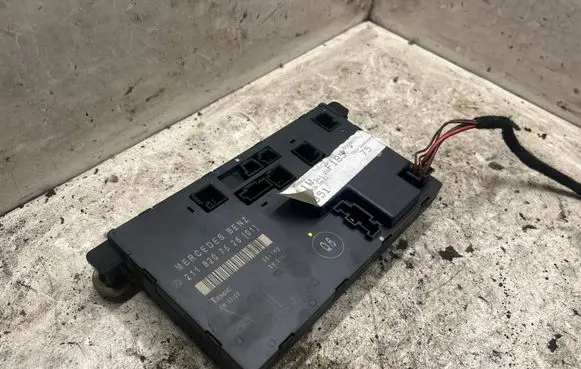 Mercedes-Benz E W211 Door control unit/module 2118207526