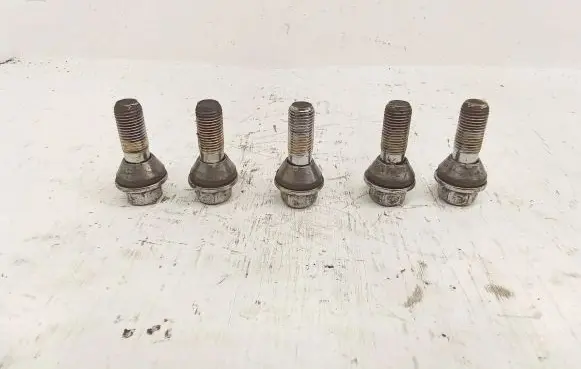 Volvo V70 Nuts/bolts 