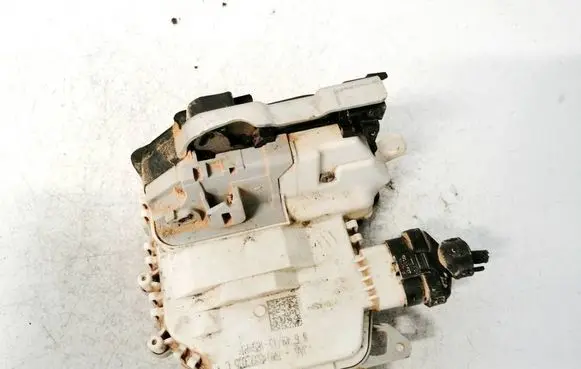 Audi Q3 8U Rear door lock 8k0839015c