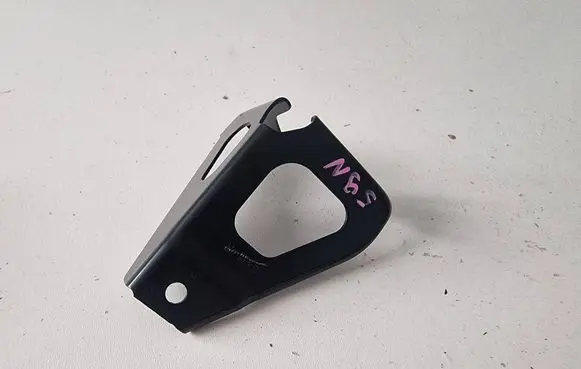 Suzuki Celerio Headlight/headlamp mounting bracket 58286-84M00 5828684M00