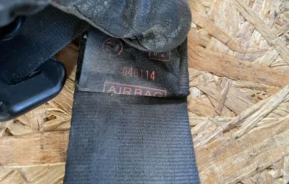 Peugeot 807 Front seatbelt 040114