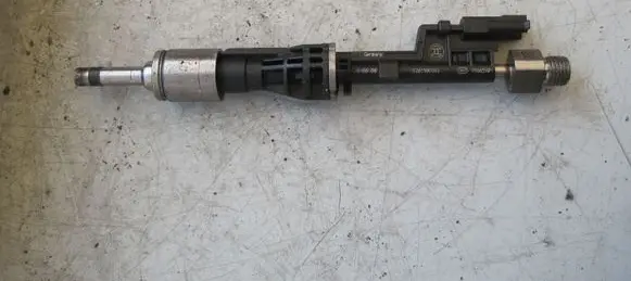 BMW 4 F32 F33 Fuel injector PA6635GF 0261500063