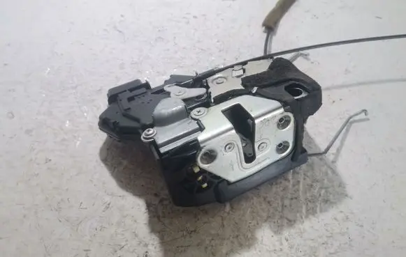 Mazda 3 I Front door lock