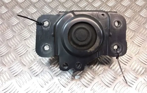 Volvo S60 Engine mount bracket 30784277