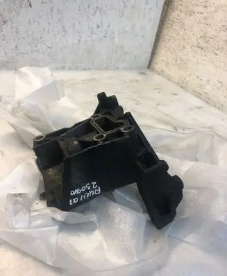Audi Q7 4L Engine mounting bracket