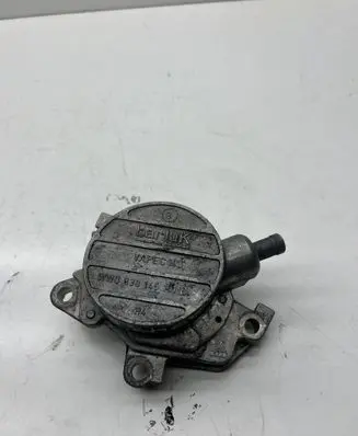 Volkswagen Golf IV Vacuum pump 038145101B