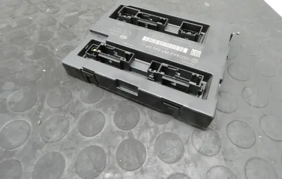 Audi A5 8T 8F Comfort/convenience module 8K0907064DP