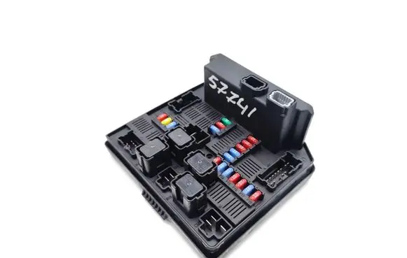 Renault Koleos I Fuse module 284B7-JY00A 519222442