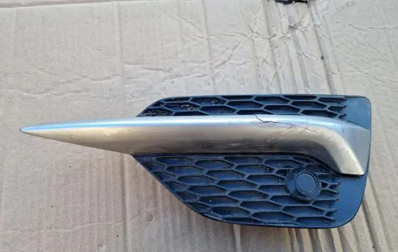 Nissan Qashqai Front bumper lower grill 62256HV20A