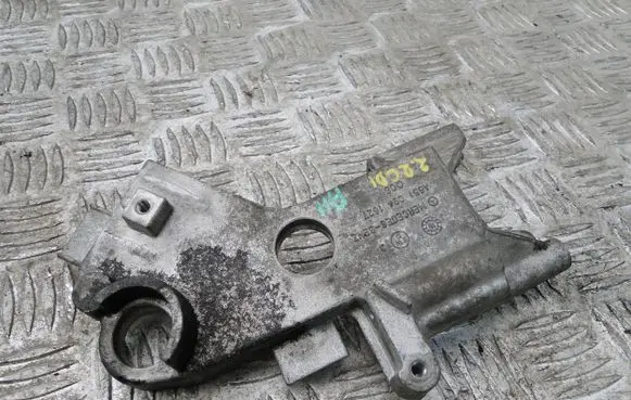Engine mount bracket