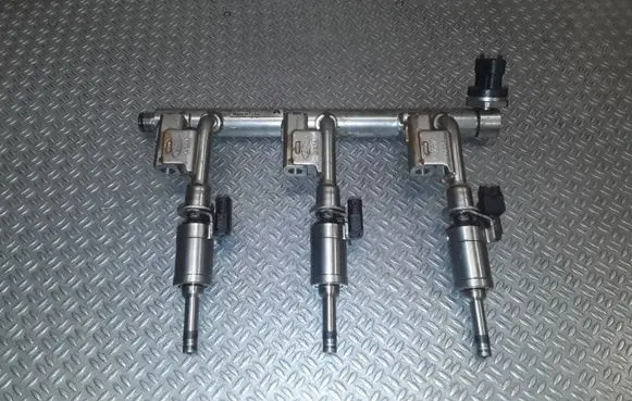 Ford Focus Fuel injectors set 0261555137 0261500221